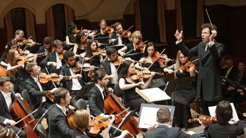 Das Symphonieorchester der Kultur- und Sozialstiftung "Internationale Junge Orchester-Akademie"