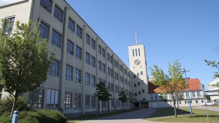 Das Haus 3 der Ernst-Abbe-Hochschule in Jena.