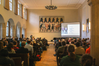 Das Publikum beim Tag der Fakultät am 13.01.2023 lauscht der Antrittsvorlesung von Prof. Lindmeier